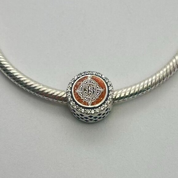 2021 Pandora Winter Release 925 Sterling Silver Disney World Club 33 Charm - Picture 1 of 3